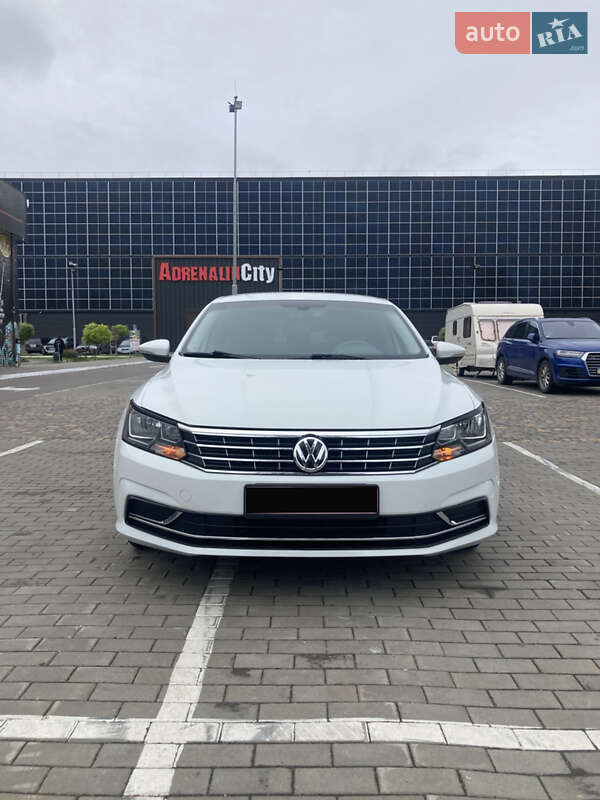 Седан Volkswagen Passat 2018 в Луцке