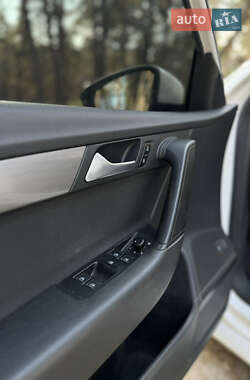 Універсал Volkswagen Passat 2013 в 