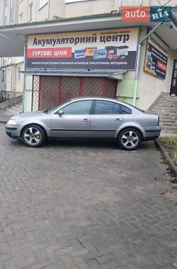 Седан Volkswagen Passat 2001 в 