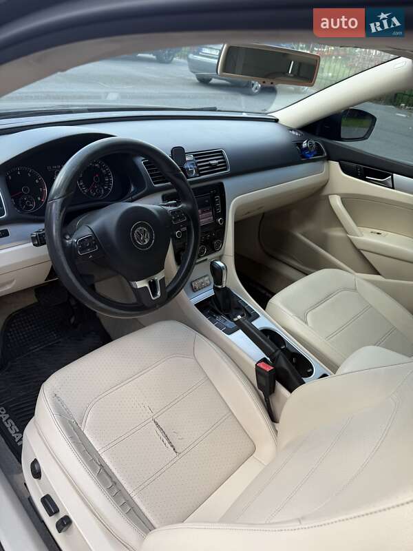 Седан Volkswagen Passat 2012 в Киеве