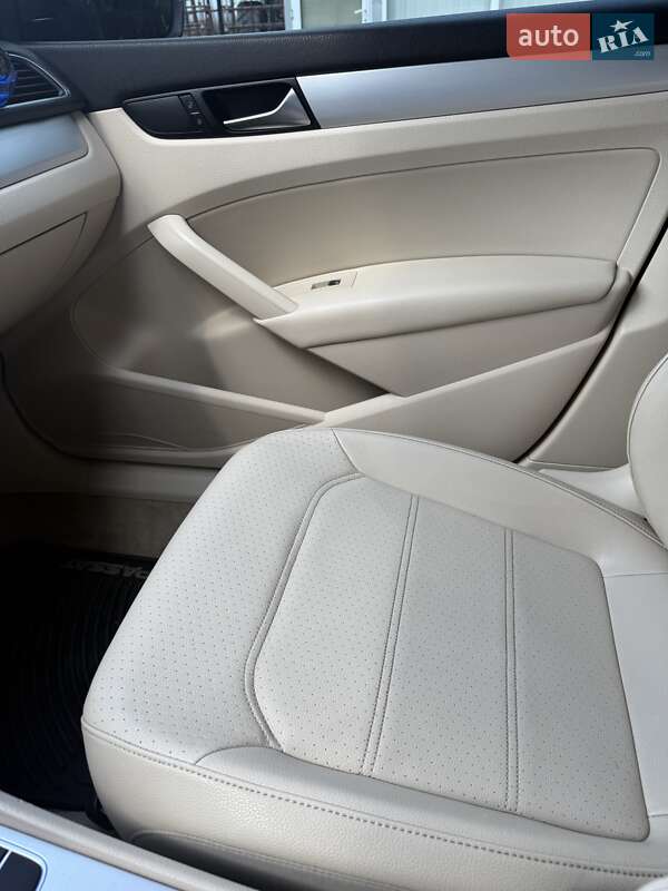 Седан Volkswagen Passat 2012 в Киеве