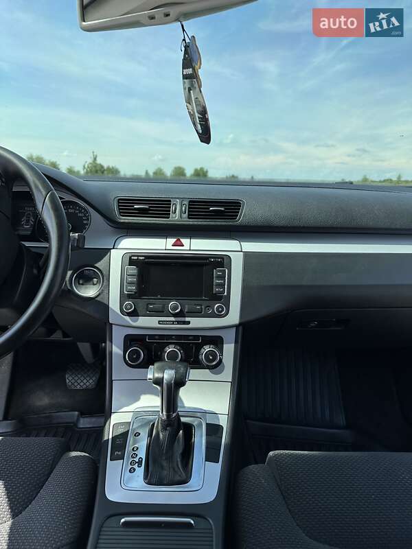 Седан Volkswagen Passat 2010 в Баре