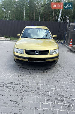 Седан Volkswagen Passat 1998 в 