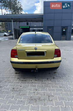 Седан Volkswagen Passat 1998 в 