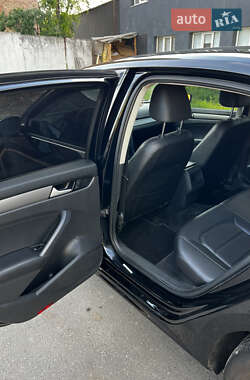 Седан Volkswagen Passat 2013 в 