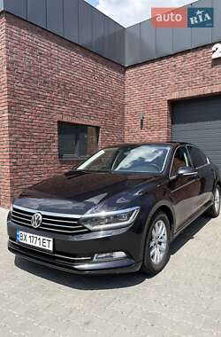 Седан Volkswagen Passat 2015 в Хмельницком