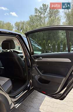 Седан Volkswagen Passat 2015 в 