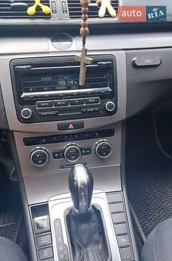 Седан Volkswagen Passat 2012 в Рахове