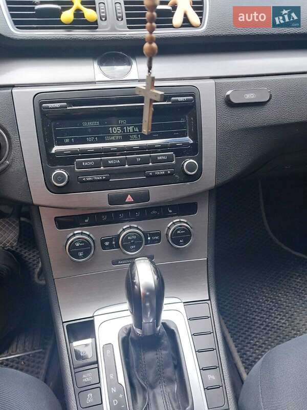 Седан Volkswagen Passat 2012 в Рахове