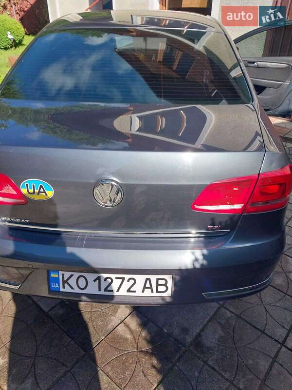 Седан Volkswagen Passat 2012 в Рахове