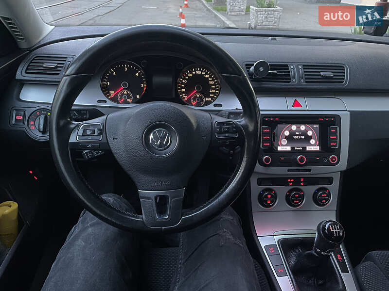 Седан Volkswagen Passat 2009 в Киеве
