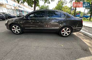 Седан Volkswagen Passat 2005 в Харкові