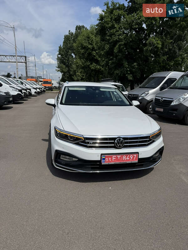 Универсал Volkswagen Passat 2021 в Киеве