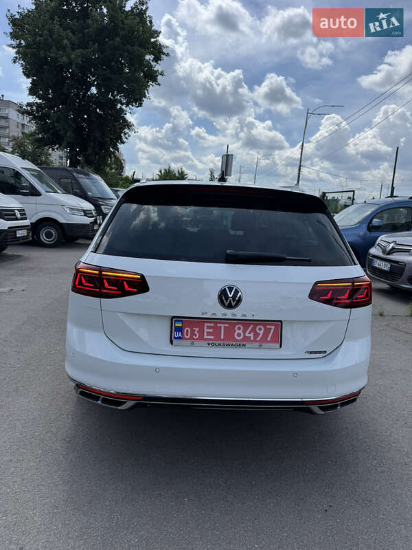 Универсал Volkswagen Passat 2021 в Киеве