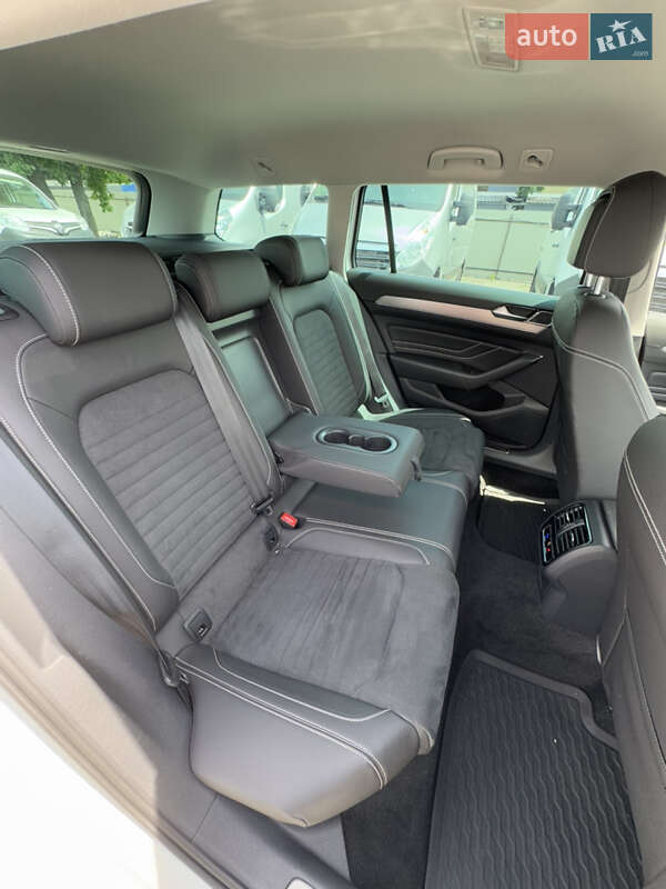 Универсал Volkswagen Passat 2021 в Киеве