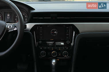 Седан Volkswagen Passat 2021 в 