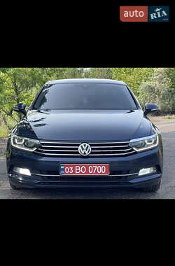 Седан Volkswagen Passat 2015 в 