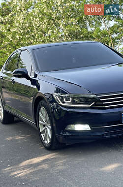 Седан Volkswagen Passat 2015 в 