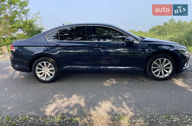 Седан Volkswagen Passat 2015 в 