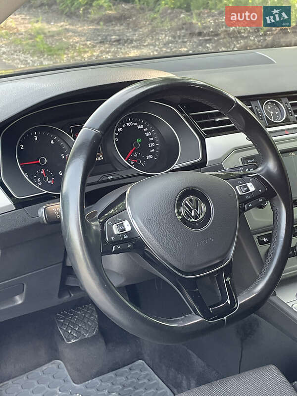 Седан Volkswagen Passat 2015 в Рожище