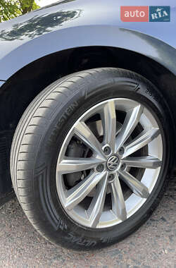 Седан Volkswagen Passat 2015 в 