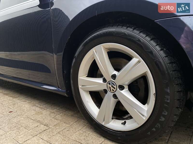 Седан Volkswagen Passat 2012 в Киеве