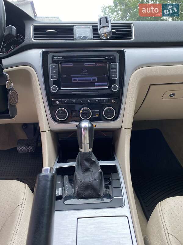 Седан Volkswagen Passat 2012 в Киеве