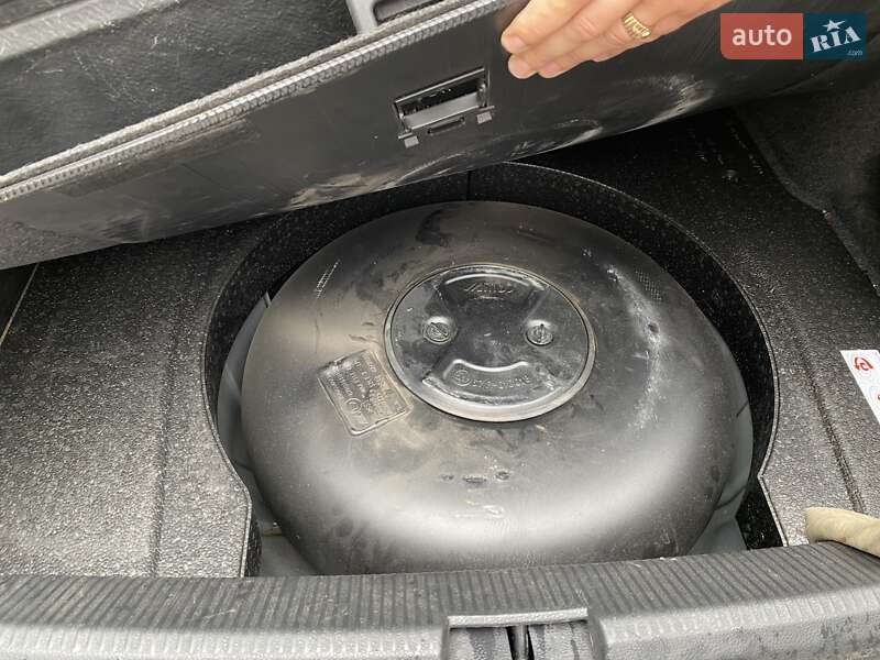 Седан Volkswagen Passat 2012 в Киеве