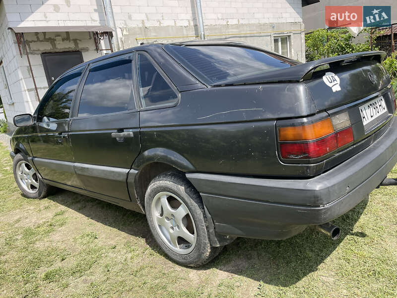 Седан Volkswagen Passat 1989 в Барышевке