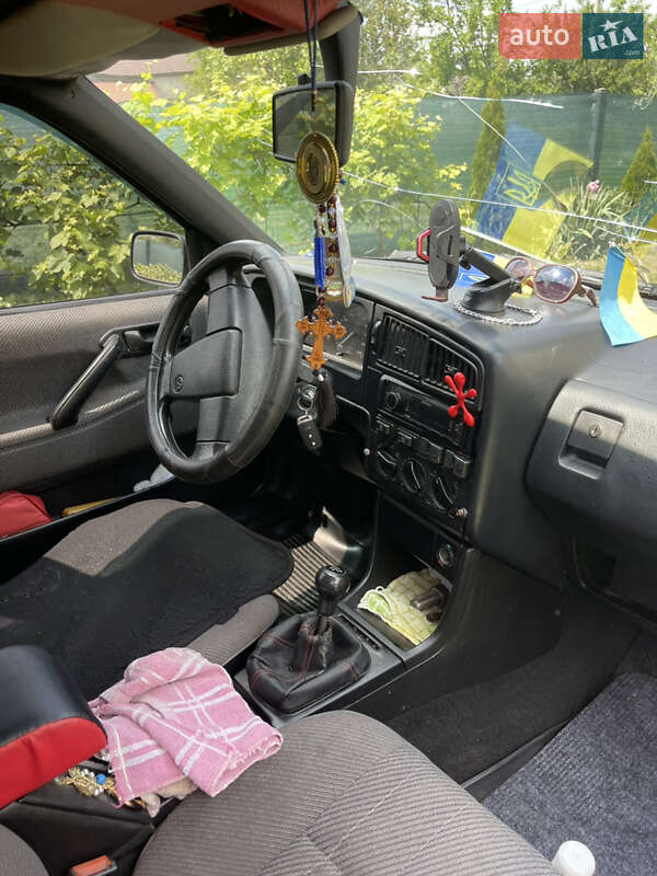 Седан Volkswagen Passat 1989 в Барышевке