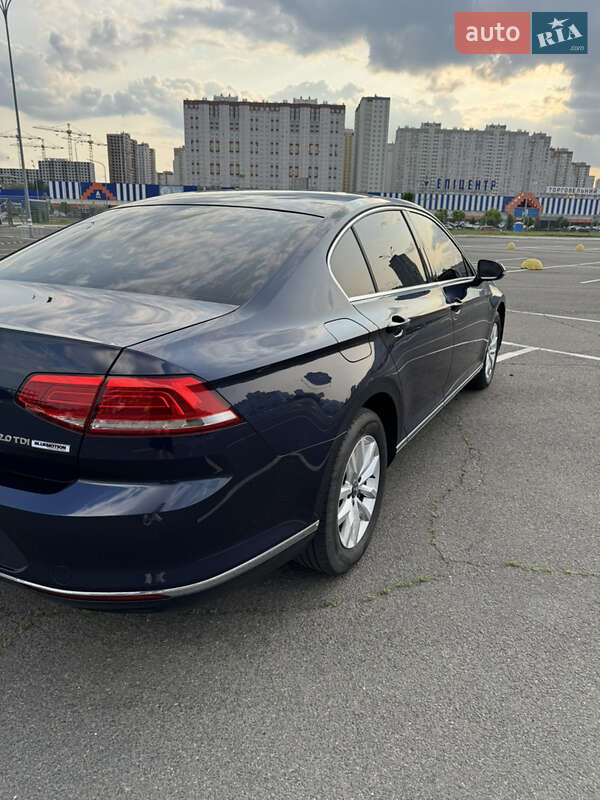 Седан Volkswagen Passat 2015 в Києві