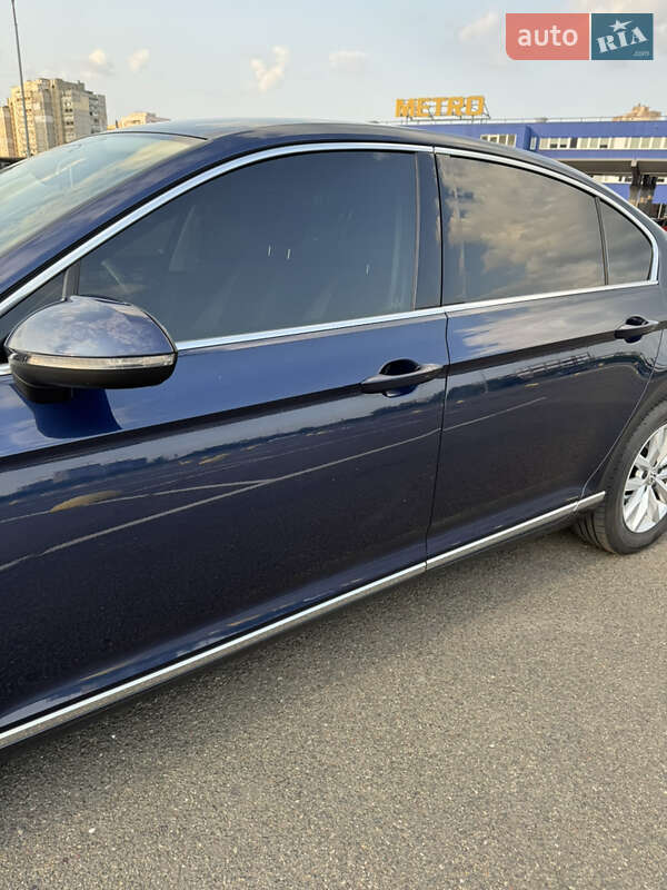 Седан Volkswagen Passat 2015 в Києві