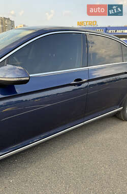 Седан Volkswagen Passat 2015 в 