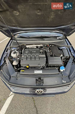 Седан Volkswagen Passat 2015 в 