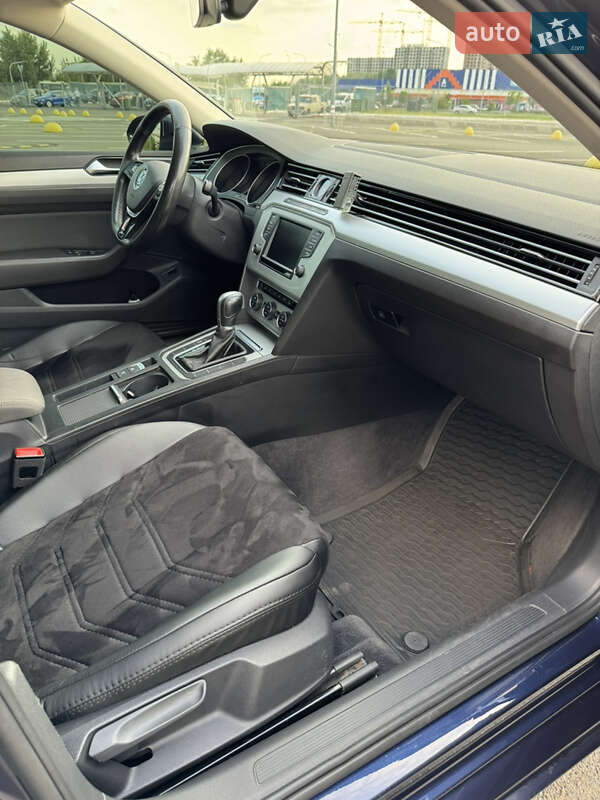 Седан Volkswagen Passat 2015 в Києві