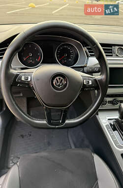 Седан Volkswagen Passat 2015 в 