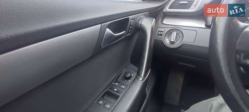 Универсал Volkswagen Passat 2011 в Киеве