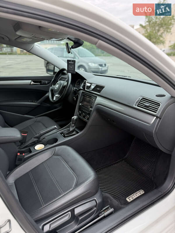 Седан Volkswagen Passat 2014 в Івано-Франківську
