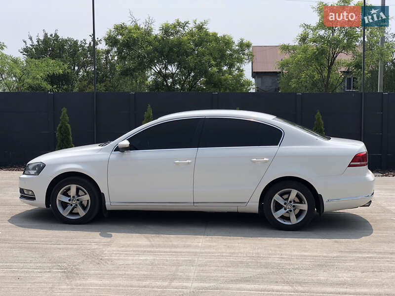 Седан Volkswagen Passat 2011 в Дніпрі