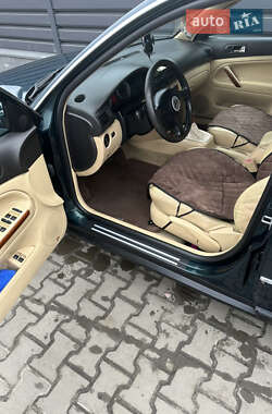 Седан Volkswagen Passat 2001 в 