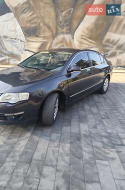 Седан Volkswagen Passat 2005 в Ахтырке