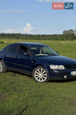Седан Volkswagen Passat 1998 в Львове