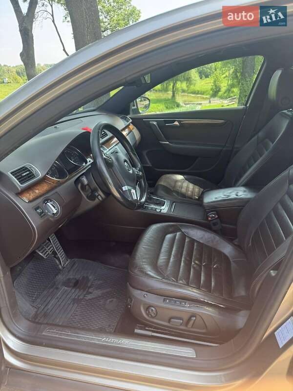 Універсал Volkswagen Passat 2012 в Теофіполі