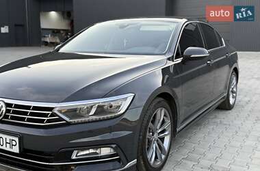 Седан Volkswagen Passat 2015 в 