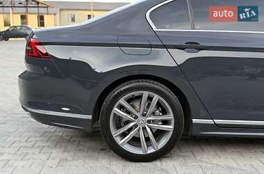 Седан Volkswagen Passat 2015 в 