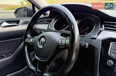 Седан Volkswagen Passat 2015 в 