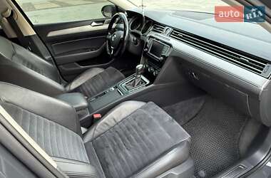 Седан Volkswagen Passat 2015 в 