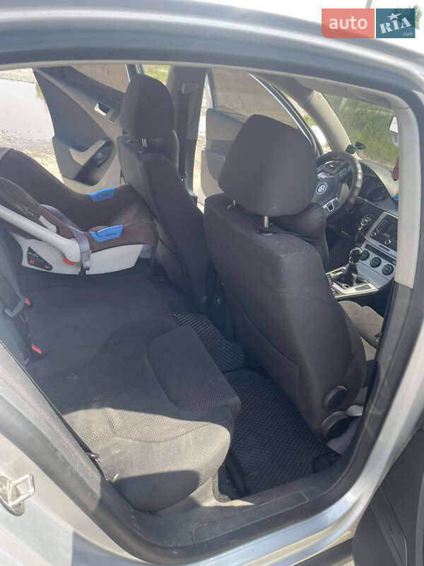 Седан Volkswagen Passat 2009 в Рівному