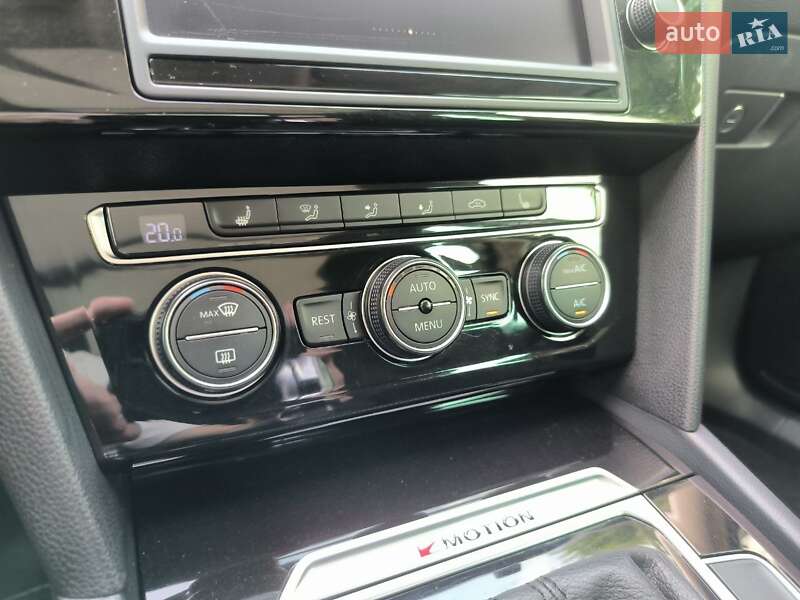 Универсал Volkswagen Passat 2015 в Киеве