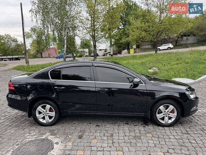 Седан Volkswagen Passat 2012 в Житомире
